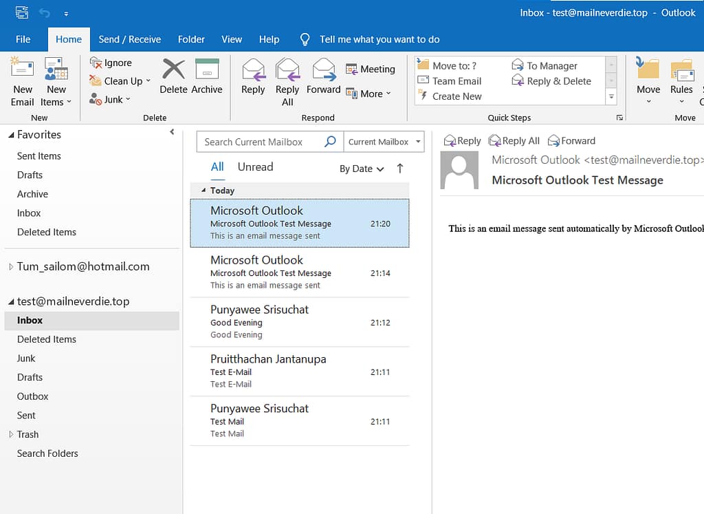 1. ให้เข้าโปรแกรม Microsoft Outlook ก่อนจากนั้นกดปุ่ม "File"