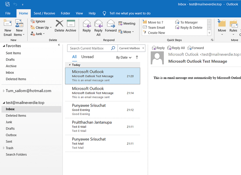 1. ให้เข้าโปรแกรม Microsoft Outlook ก่อนจากนั้นกดปุ่ม "File"